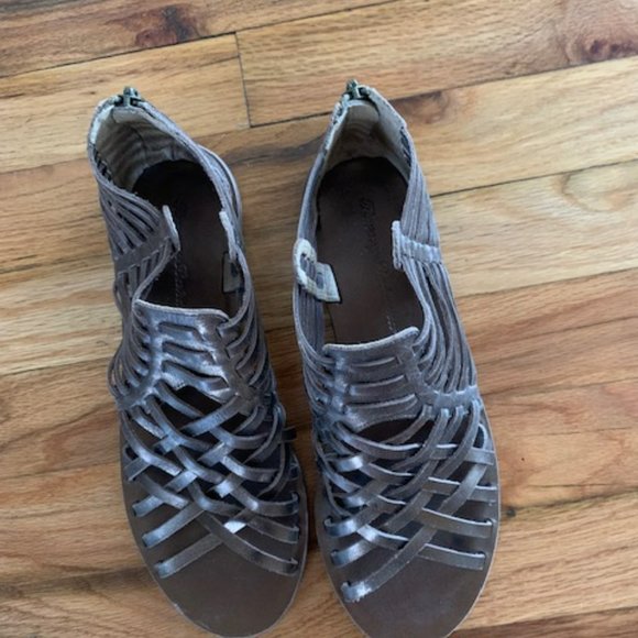 Excellent Condition Tommy Bahama Brown Metallic Genuine Leather Sandals size 9 - Picture 2 of 6